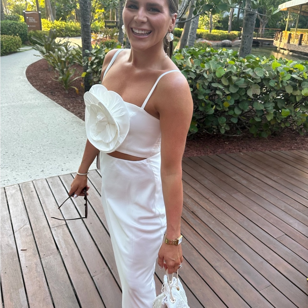 White skirt and top set